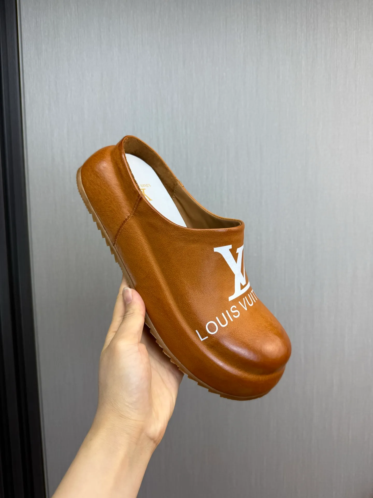 Men's shoes 💰480💰 Lv men's slippers 🩴38-45 size 45 46 🉑️Customized! Full leather slippers: cowhide on the outside, sheepskin on the inside ✅Original outsole⬆️